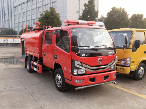 東風雙排消防灑水車