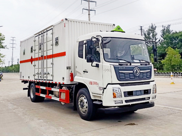 東風(fēng)天錦易燃液體廂式運(yùn)輸車