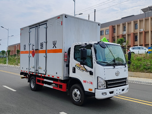 解放藍(lán)牌爆破器材運輸車